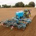 Lemken Solitair DT 600 -kylvökone työskentelemässä pellolla 