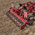 Pellolla maanmuokkausta Horsch Terrano 3 FX -kultivaattorin kanssa