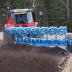 Pellolla työskentelemässä Lemken Diamant -paluuaura