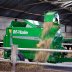 McHale C460 -paalisilppuri jaetaan kuiviketta navetassa