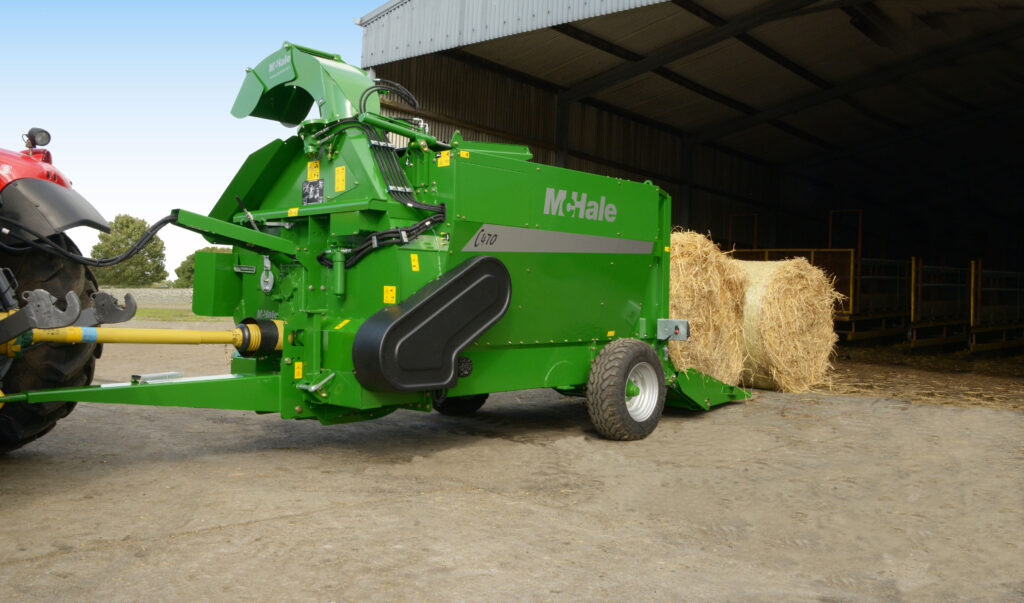 McHale C470 kyytiin mahtuu kaksi pyöröpaalia.