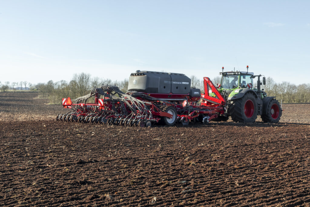 Horsch Focus TD -kylvökone työskentelemässä pellolla.