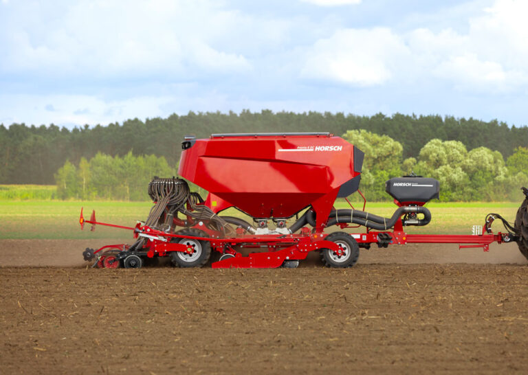 Horsch Pronto kylvölannoitin kylvää peltoa.