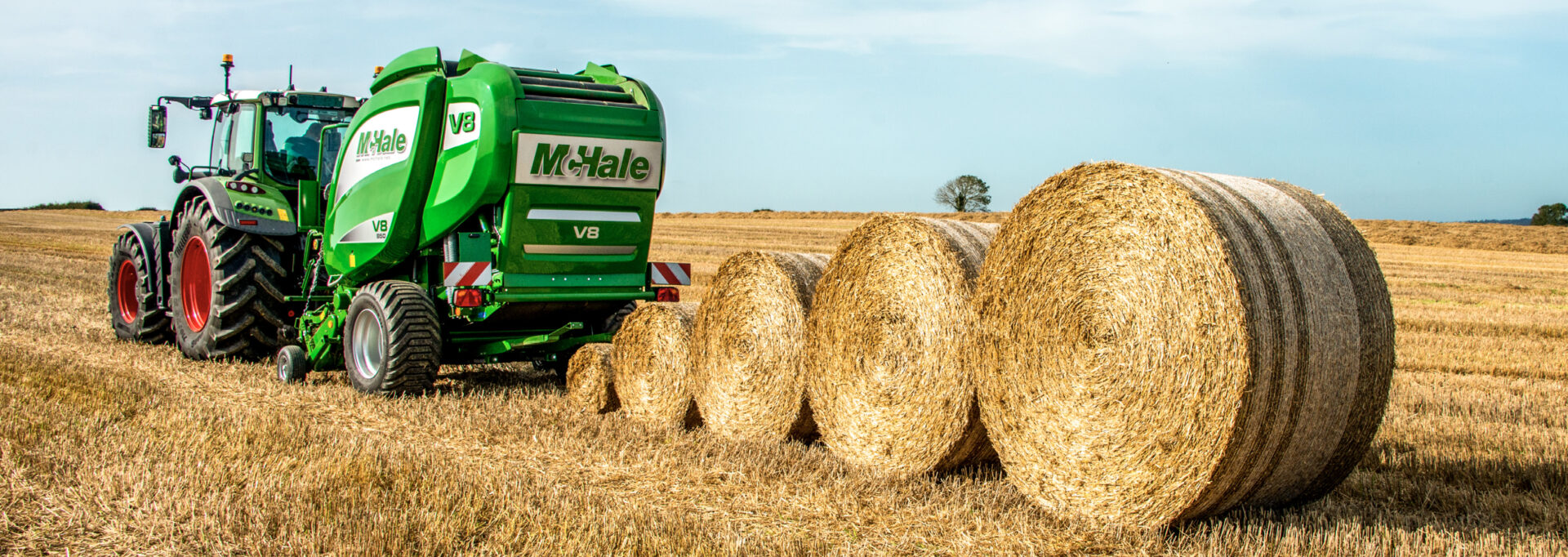 McHale V8950-II muuttuvakammioinen paalain ja erikokoisia paaleja.