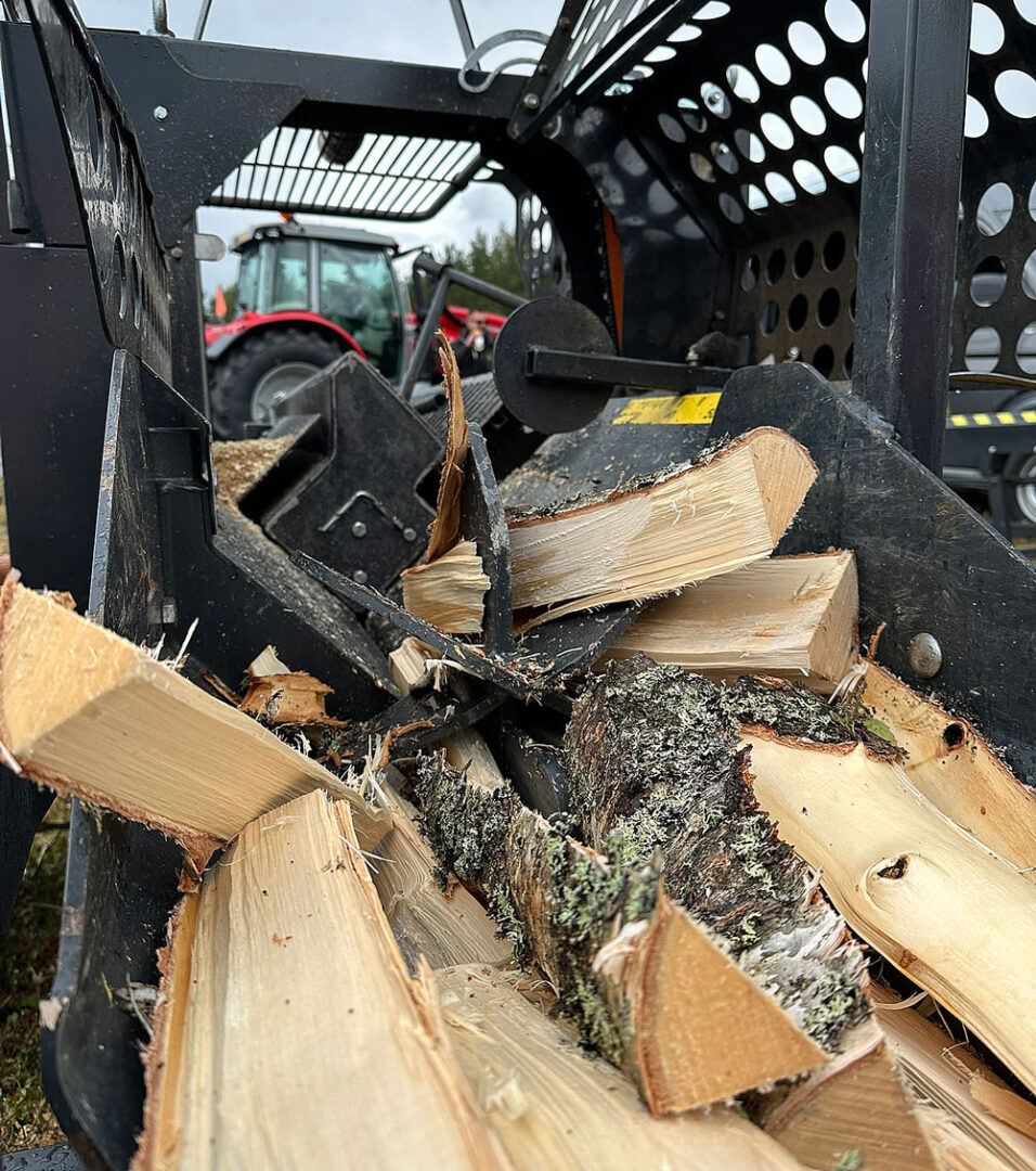Pilkemasterin 6-osaan halkaisu ja klapeja.