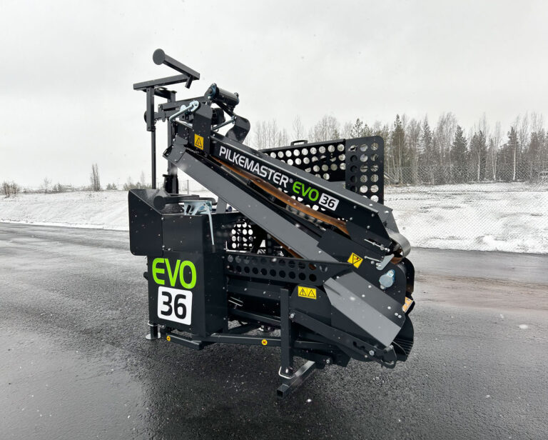 Pilkemaster EVO36 klapikone talvisessa säässä.