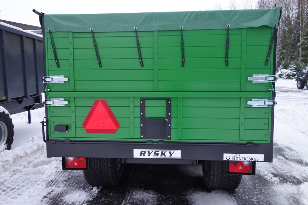 Rysky avattavalaitainen perävaunu takaa.