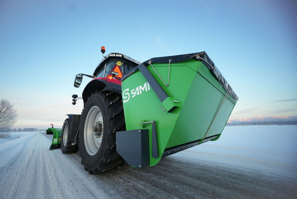 Sami SLH-hiekoitin ja MF-traktori.