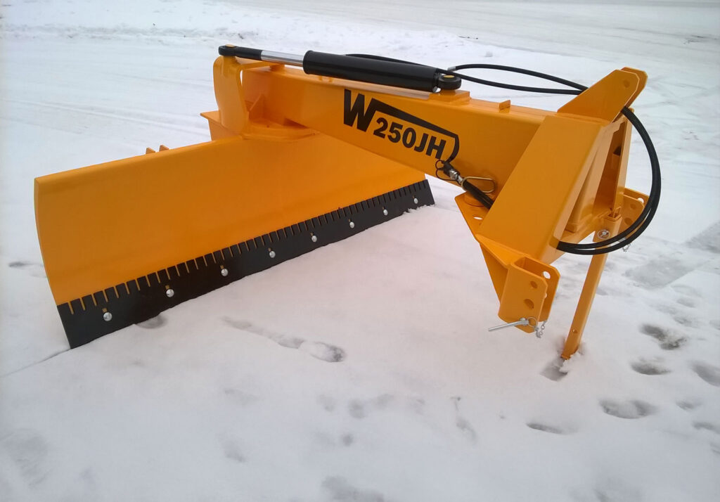 Wieska W250JH takalana talvella pihalla.