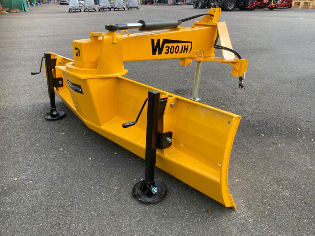 Wieska W300JH takalana jalaksilla kuvattuna ulkona.