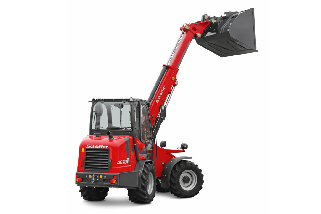 Schäffer 4670 T-3 -teleskooppikuormaaja puomi ylhäällä.