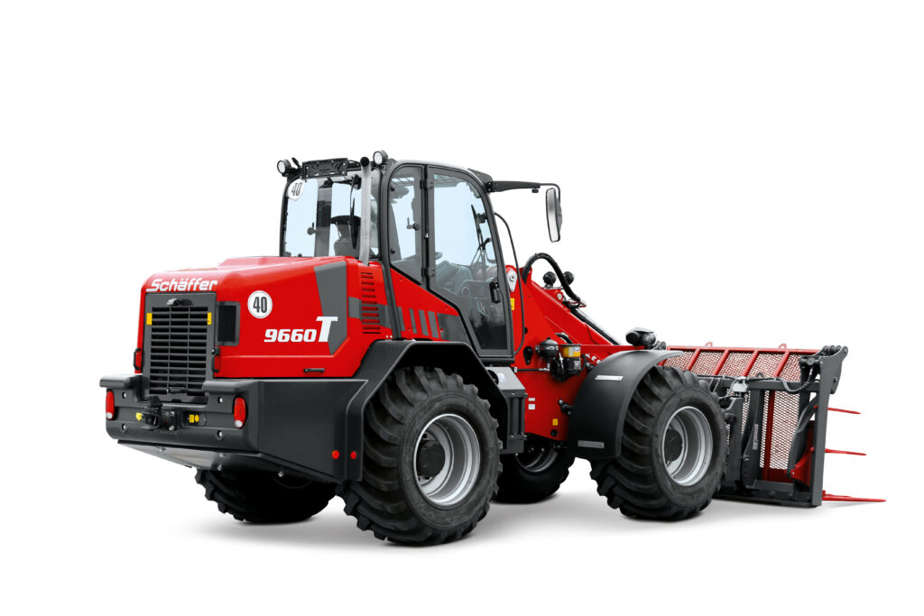 Schäffer 9660 T-3 -teleskooppikuormaaja.