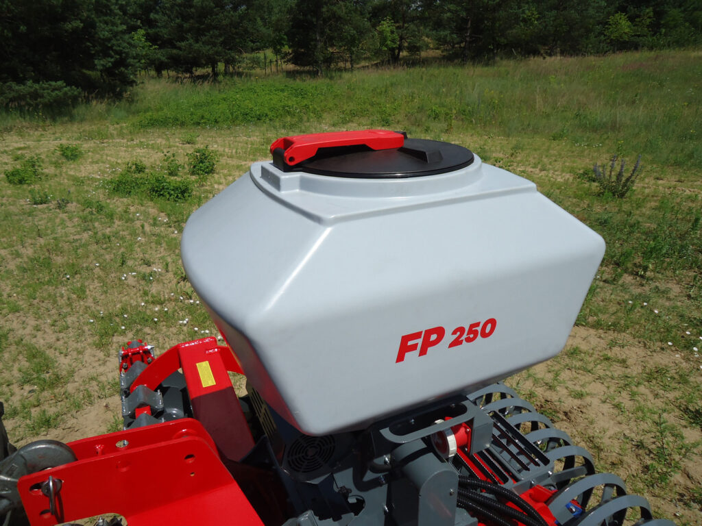 UNIA FP 250 piensiemenkylvölaitteen säiliö.
