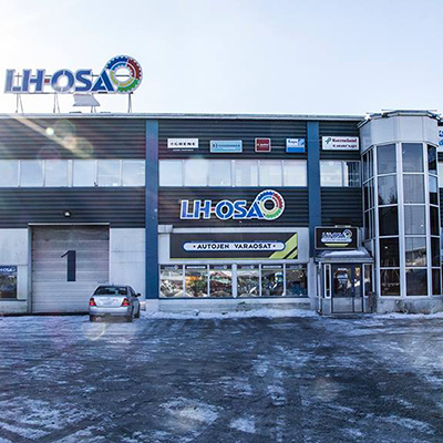 LH-Osan toimipiste, jossa huolletaan Massey Ferguson -traktoreita ja muita maatalouskoneita.