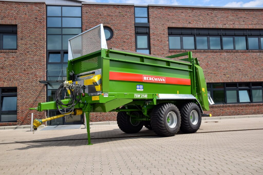 Bergmann TSW 3140 T -tarkkuuslevitin tehtaan pihassa.