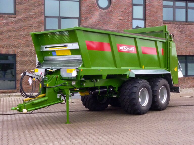 Bergmann TSW 5210 W -tarkkuuslevitin tehtaan pihassa.