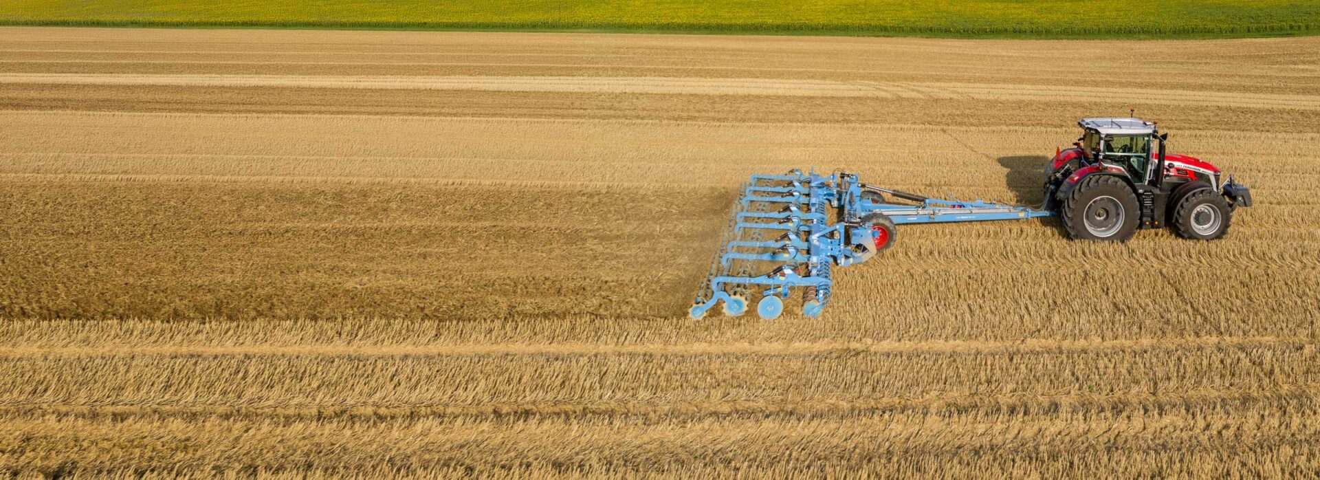 Lemken ja Massey Ferguson muokkaamassa peltoa.