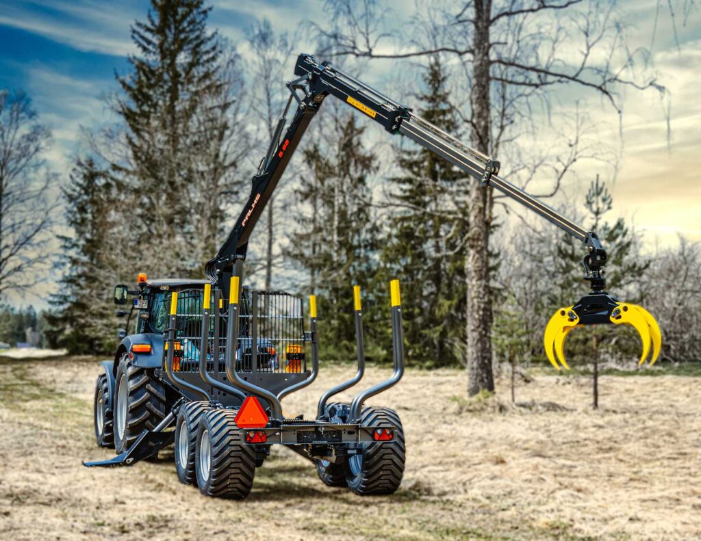 Palms metsäkuormain ja -perävaunu.