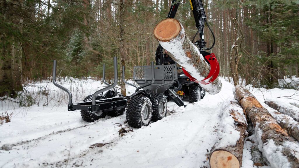 Palms 2D metsäkärry ja 1.42 metsäkuormain metsätöissä talvella.