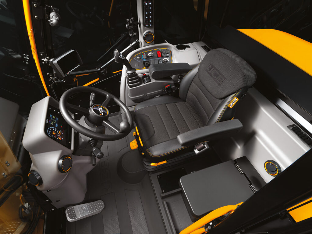 JCB TM320S Agri -kurottava pyöräkuormaajan ohjaamo.